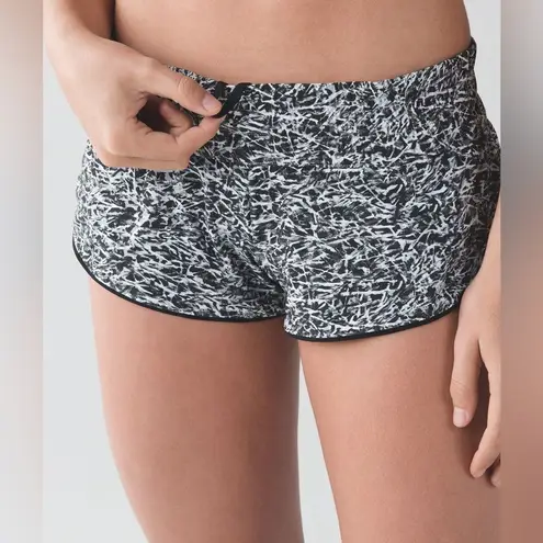 Lululemon  Reversible Surf Short II Mini In Ripple White Seal Grey/Black Size 10 - Image 5