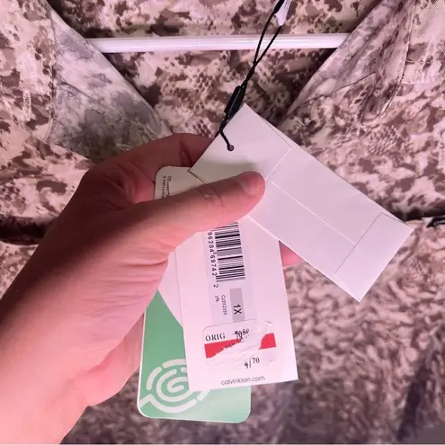 NWT Calvin Klein Jeans Tencel Button Modest Collared Sleeveless Top Snakeskin 1X Gray