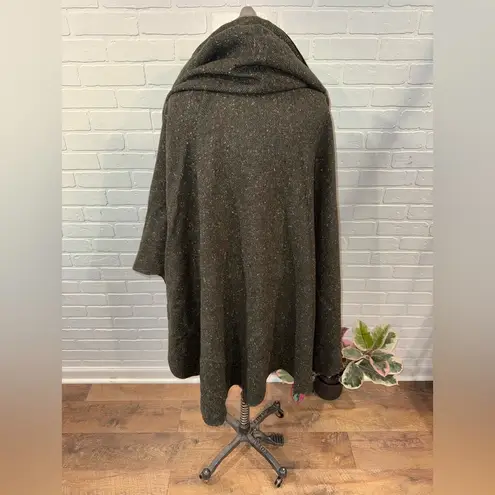 Hourihan by Jimmy Hourihan of Dublin Hooded Celtic Cape Made in Ireland Green Size undefined - Image 9