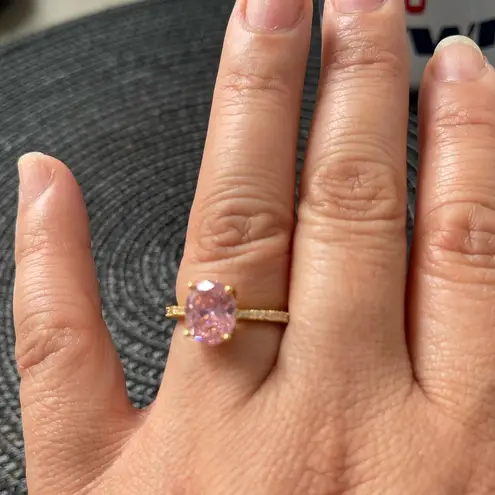 Pink stone gold ring