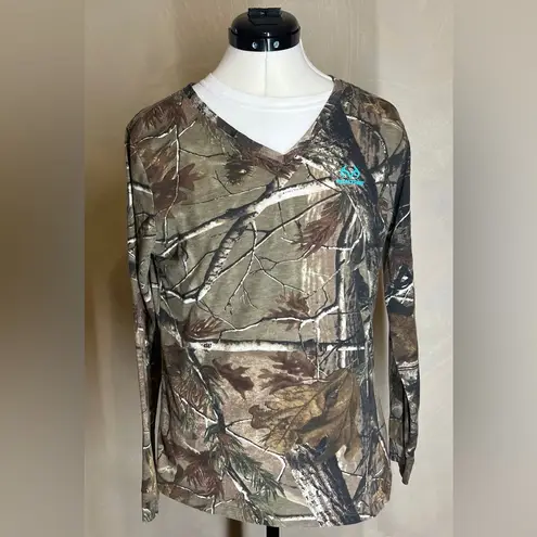 Realtree Women’s Long Sleeve V-Neck Camouflage Outdoor Enthusiast Shirt|Size:L