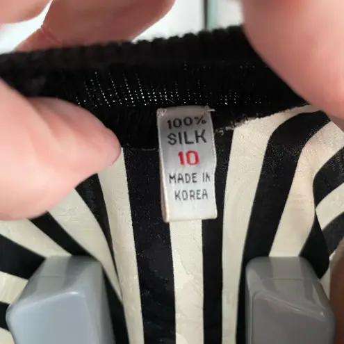 Vintage‎ white and black striped floral 100% silk jacket/cardigan size 10