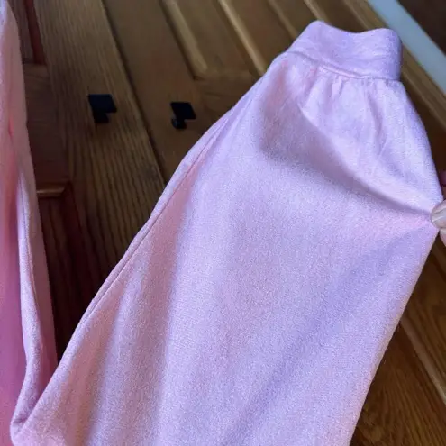 Vintage Movie Star Pink House Coat Robe Size Medium Ruffled Flower Embroidered