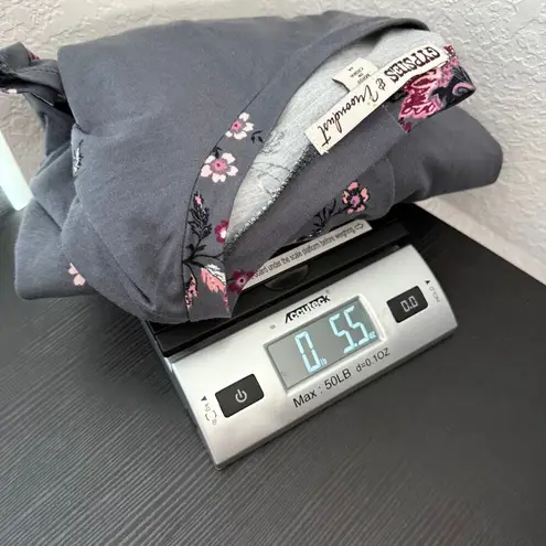 Gypsies & Moondust NWT  Gray Floral Flutter Sleeve Tee Women's Size Medium