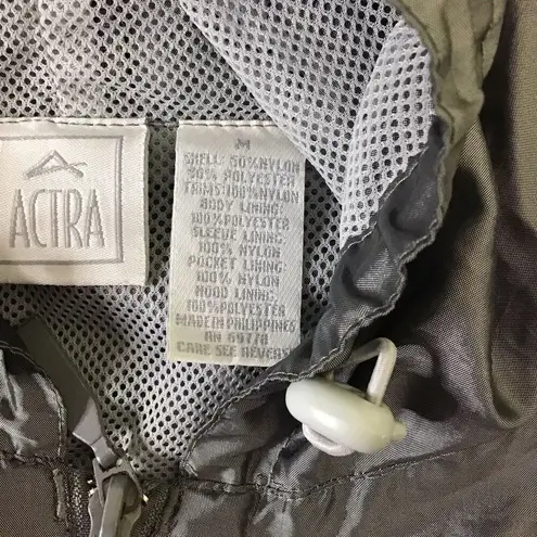 Women’s Lightweight Windbreaker Size Medium Gray Actra track Jacket Active wear