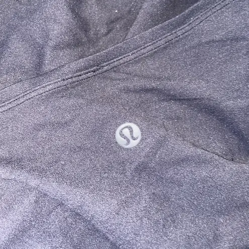 Lululemon Woman’s size 8  back in action black long sleeve top - Image 3