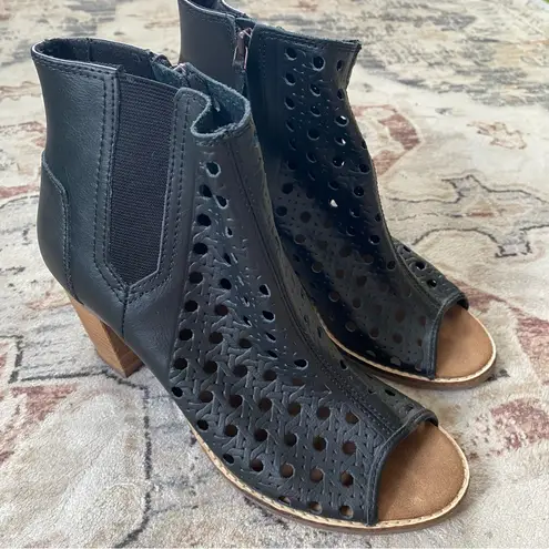 Toms  Woven Perforated Leather Ankle bootie Heels Black open toe Heeled Boots 9 - Image 9
