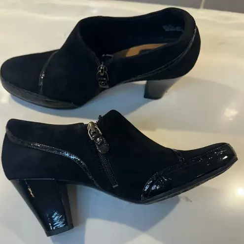 Clarks  Artisan Black Suede and Patent Leather Heeled Shoes Classic Elegance