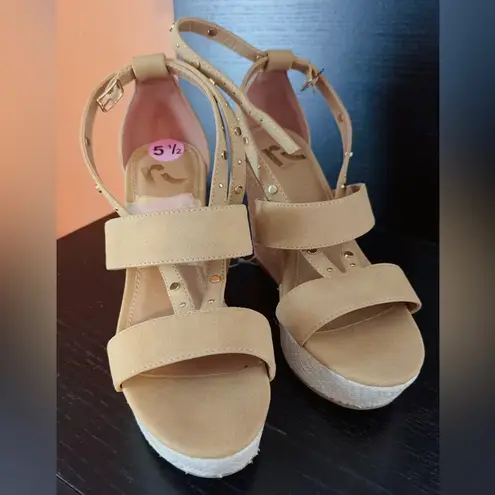 Report high heels wedge sandals slippers adjustable straps soft comfortable Tan Size 5.5