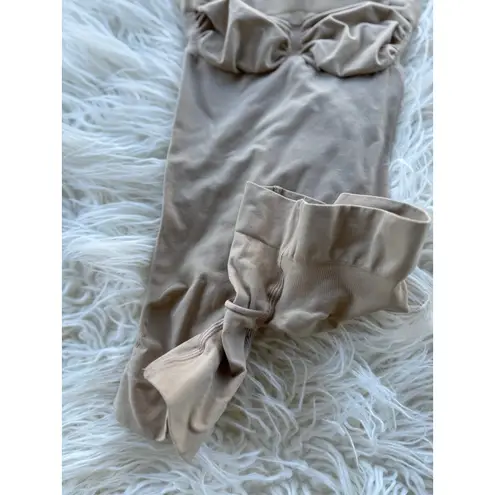 SKIMS Seamless Sculpt Strapless Shortie Bodysuit Clay
Size Medium