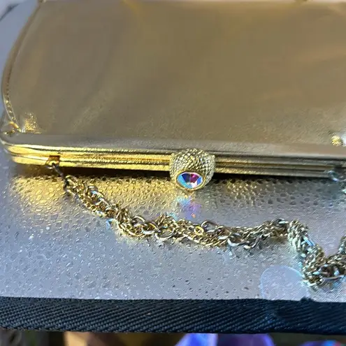 Small handbag you can carry as a clutch or with the metal strap.