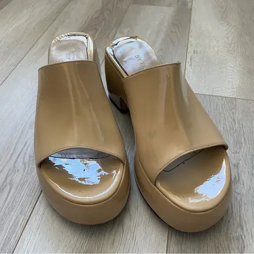 By Far Sandals leroy heeled patent leather womens Beige (size 7) slip on y2k Tan