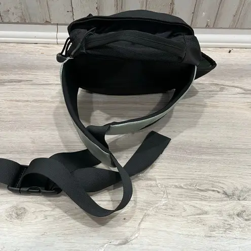 Sherpani Lumberpack Waist Hiking Fanny Pack Flowers Outdoor Water Bottle Holder