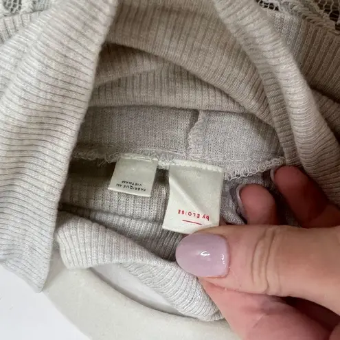 E by Eloise Lace Front Detail Mock Neck Long Sleeve Ribbed Knit Blouse Top Sz M Size M