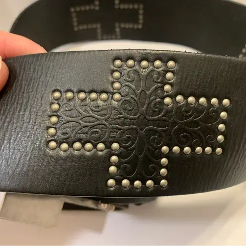 Women’s Enmon Black Leather Tooled Cross Medium Belt. 2733