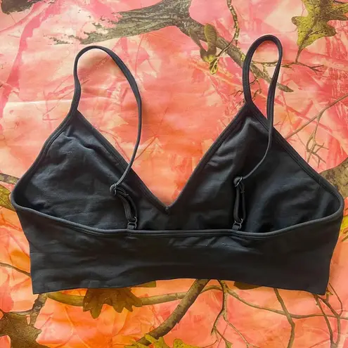 SKIMS black onyx sports bra v neck