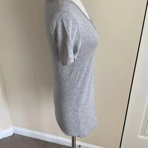 J.Crew  Perfect Fit Tee Gray V Neck Short Sleeves Size Large