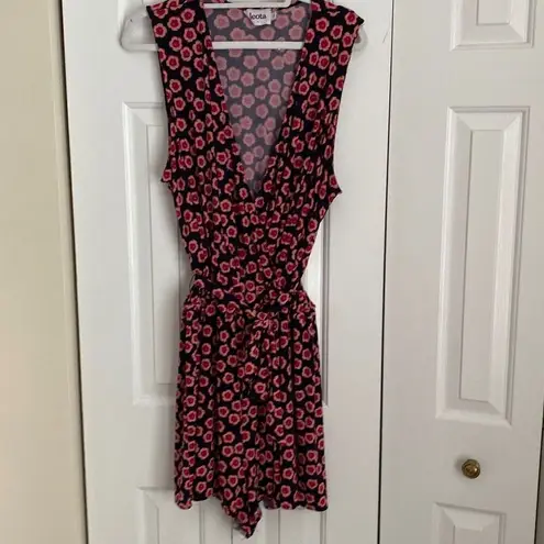 Leota ‎ Sleeveless V Neck Romper Tie Waist Navy Floral 2L (2X) - Image 2