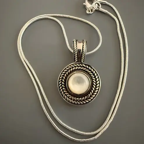 Mother of Pearl Sterling Silver SA Thailand Pendant SIGNED Sterling Plate Chain