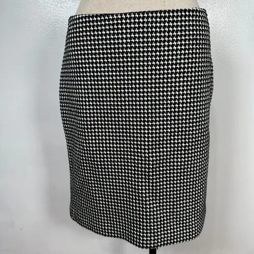 J. McLaughlin  Size 6 Pencil Skirt Black White Lined Knit Zip Houndstooth A-Line