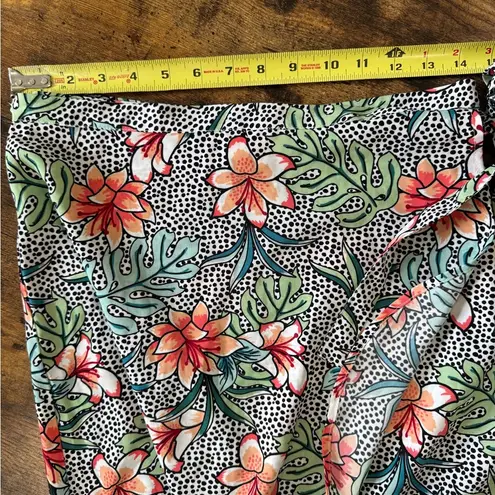 Miami summer wrap skirt wit tie closure. sz Med
