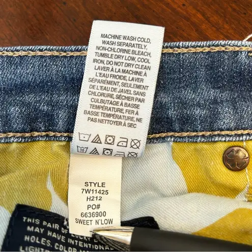 Lucky Brand  Sweet and Low Boot Cut Women’s Size 8/29 Dark Blue Wash Jean