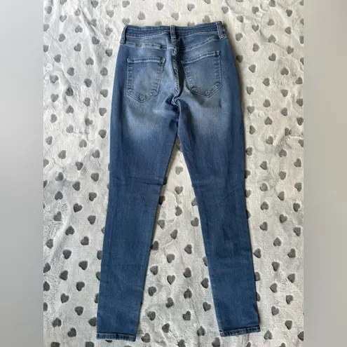 Arizona Jeans 5/$25 Arizona Jean Co high rise skinny ripped jeans size 3