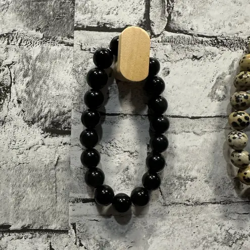 EUC Beaded Bracelet Set Black & Tan with Gift Box