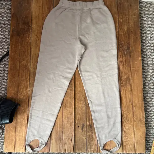 Women's vintage 90s Tan stretchy stirrup Pants Size M