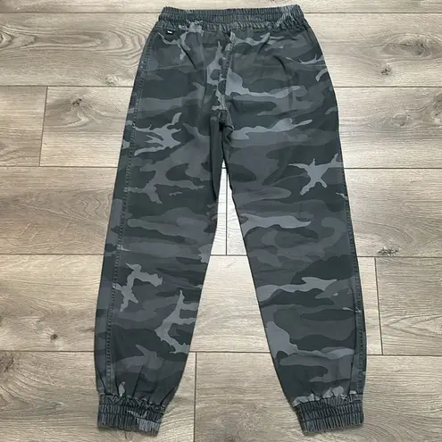 TNA By Aritzia Alix Gray Green Camo Mid Rise Jogger Pants Size XS
