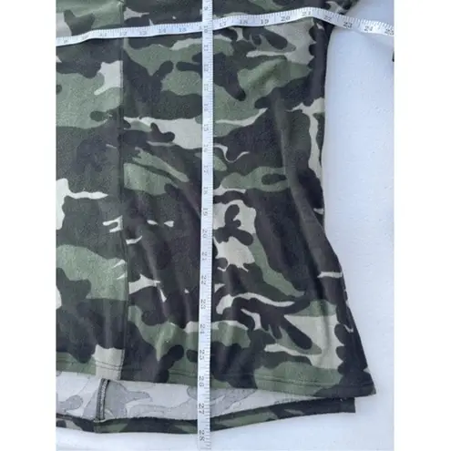 LA Made Camo Print V-Neck Top Casual Everyday Relaxed Fit Green Size M