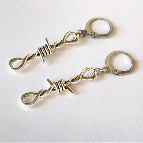 Handmade goth rock punk grunge style simple spike earrings🌙👼✨