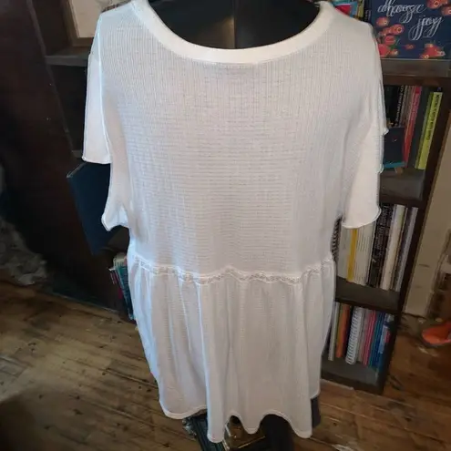 Torrid  babydoll notched neck flutter sleeve flowy white 4x top