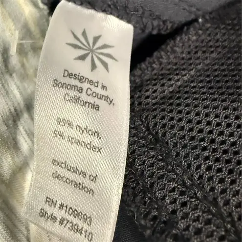 Athleta  Women's Gray Dipper Bermuda Hiking Shorts Size M Quick-Dry​