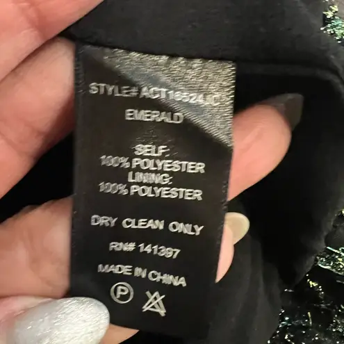 ASTR the Label Serenade emerald green/black One ShoulderTop Size Medium NWOT Green