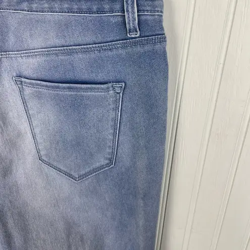 Bandolino Selene Skinny Capri Jeans Women's Size 10 Button Cuff Ankle Light Wash