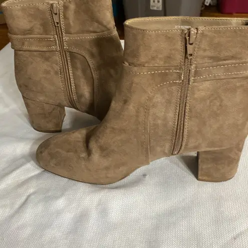 White Mountain WOMENS SIZE 11 Tan FAUX SUEDE Ankle Booties with Buckle Detail