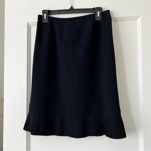 Le Suit  Black Pleated Hem Career Professional Work Pencil Skirt Size 6P EUC