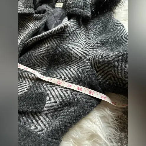 JACK Peacoat with removable hood/faux fur