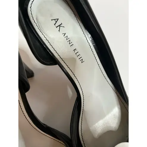 Anne Klein  black 3 1/2" heel pumps with white flower trim Excellent  D'Orsay