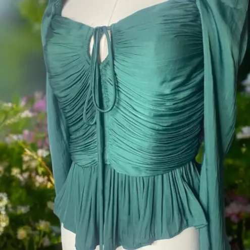 House of Harlow 1960 M
Emerald Green Ruched Peplum Top
Long Sleeve