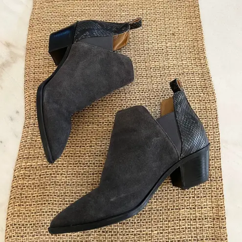 Dolce Vita Women's Gray Suede Snake Embossed Ankle Boots Pointed Toe Size 8