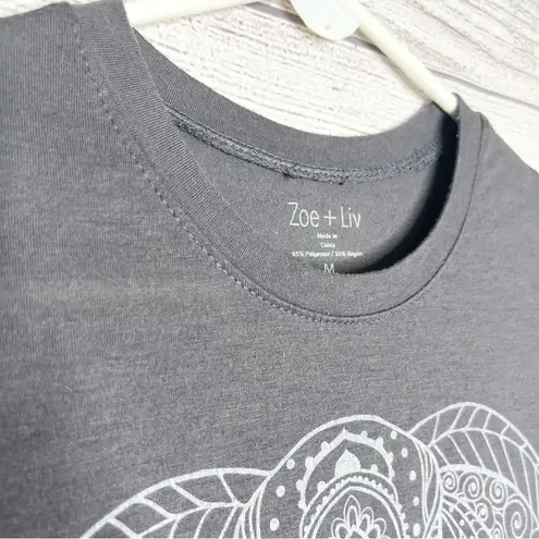 Zoe & Liv Gray Geometric Elephant Casual T-Shirt Size Medium