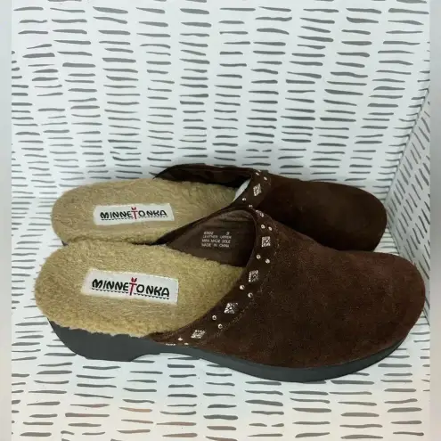 Minnetonka  Brown Suede Mules /‎ Clogs Silver Bead Detail Women’s size 9