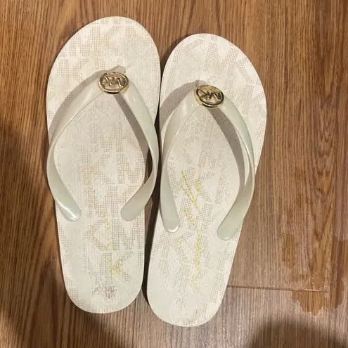 Michael Kors  Beige Flip Flops with Gold Logo - Image 2