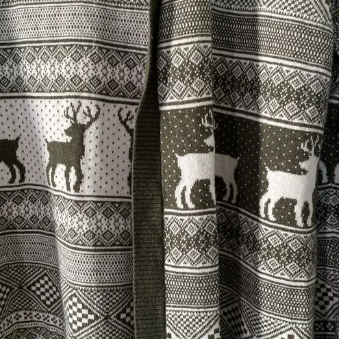 Bass reindeer long line cardigan! Christmas sweater. Size large Green