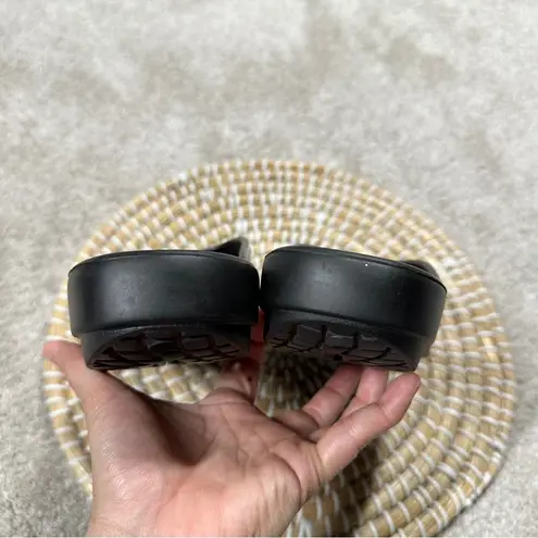 Oofos OOlala Sandal Flip Flops Thongs Lightweight Recovery Footwear in Black 7