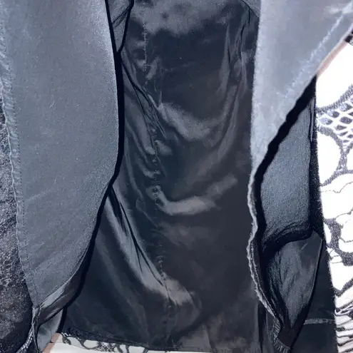 J Peterman Black & White A