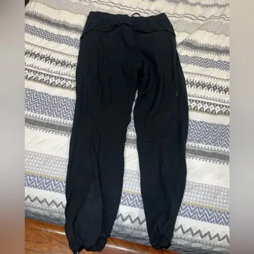 Lululemon  Essential Affinity‎ Mid Rise Jogger
Size 4