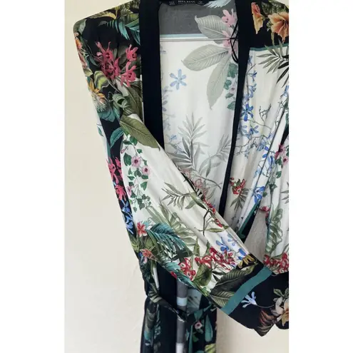 ZARA  Basic Collection Kimono Jacket M Floral Belted Robe Vacation Resort Lagen
